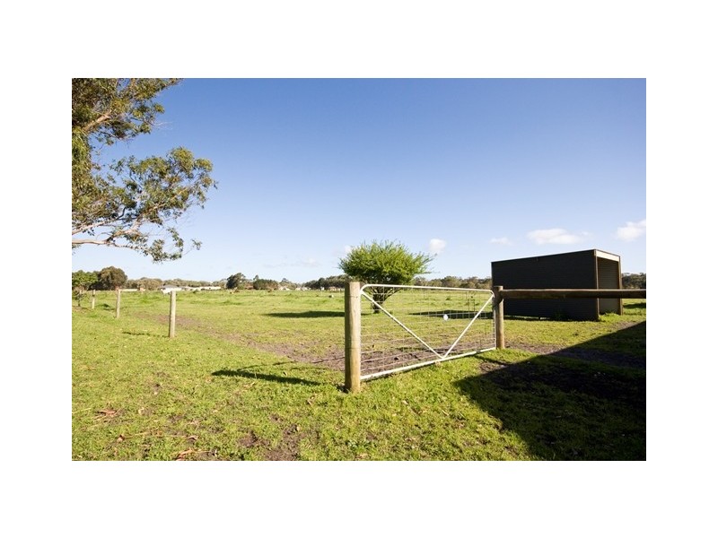 63 Robinson Road, Robinson WA 6330