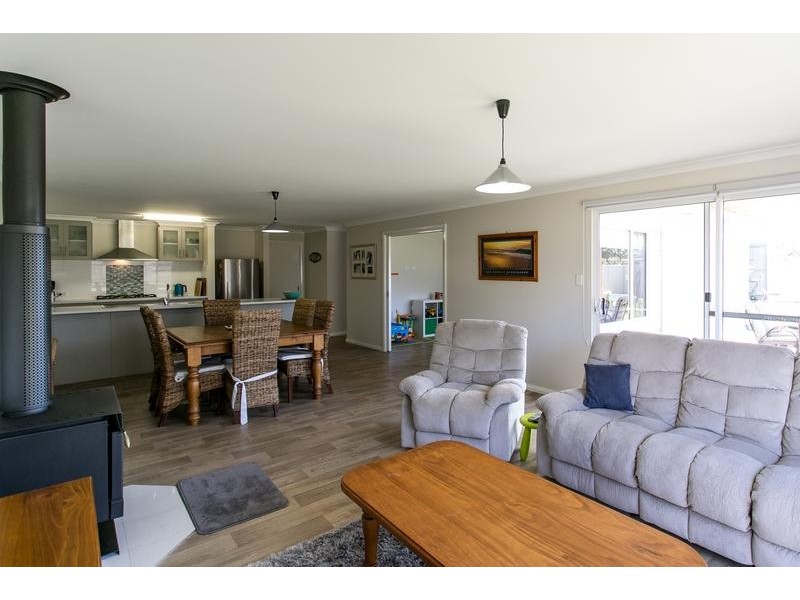 8 Satellite Close, Mckail WA 6330