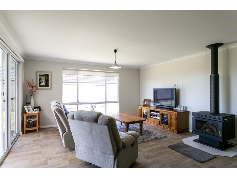 8 Satellite Close, Mckail WA 6330