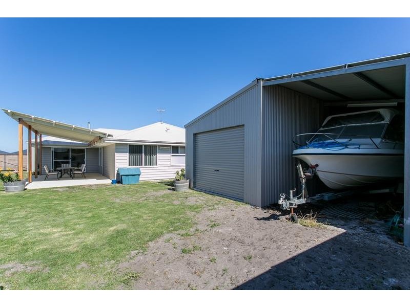 8 Satellite Close, Mckail WA 6330