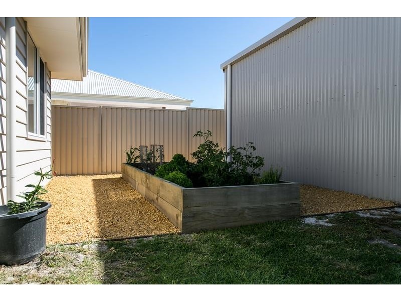 8 Satellite Close, Mckail WA 6330