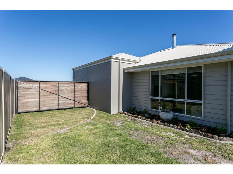 8 Satellite Close, Mckail WA 6330