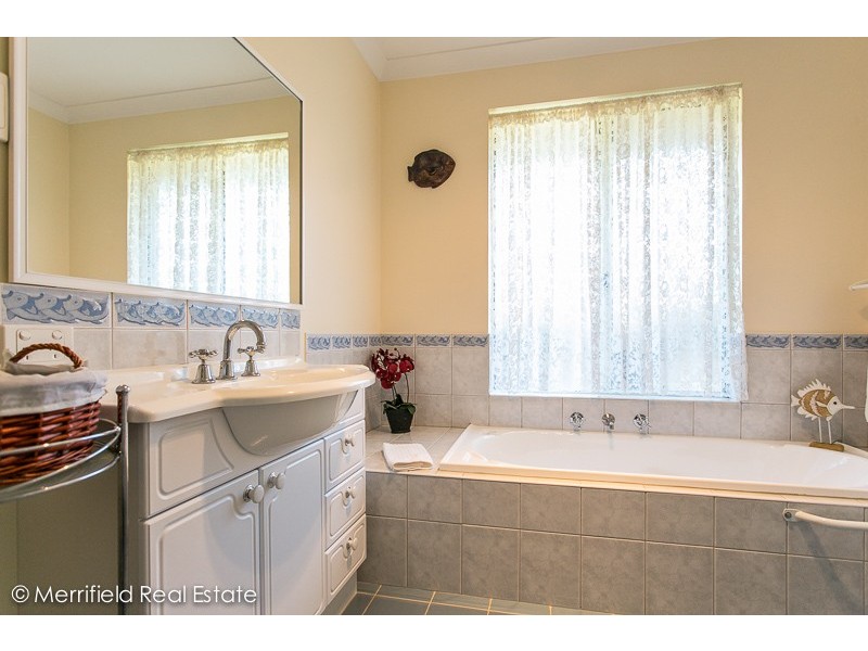 14 Parmelia Way, Mckail WA 6330