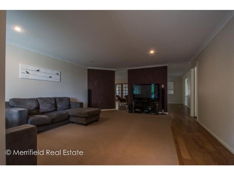 6 Pyrus Gardens, Yakamia WA 6330