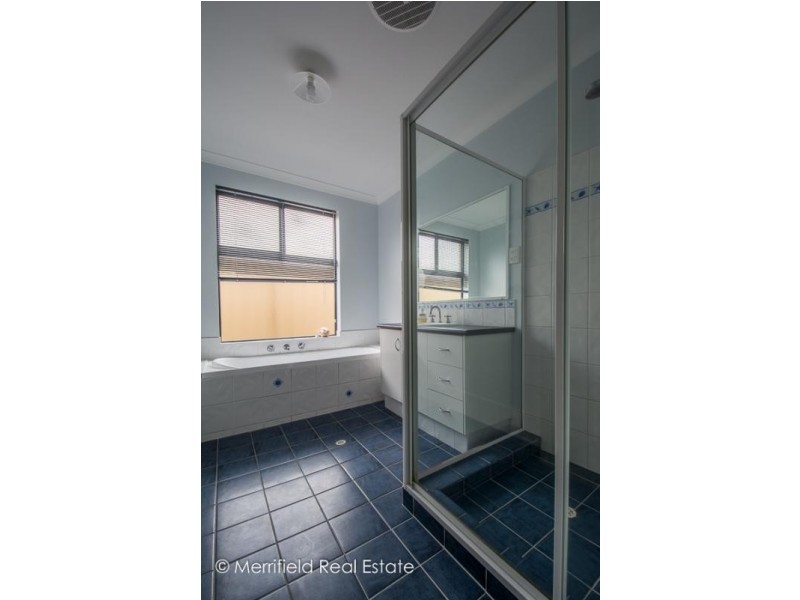 6 Pyrus Gardens, Yakamia WA 6330