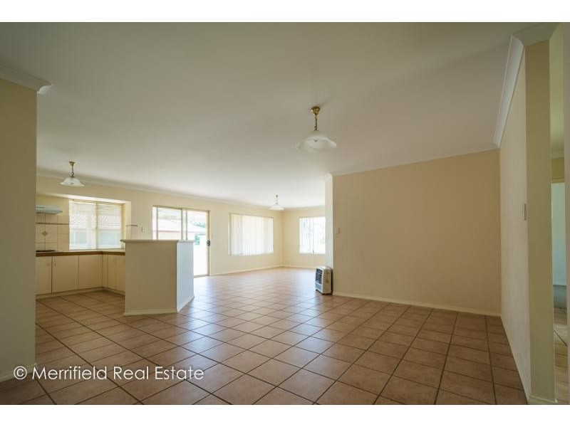 7 Deacon Crescent, Yakamia WA 6330