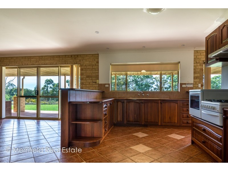 35 Awhina Court, Millbrook WA 6330