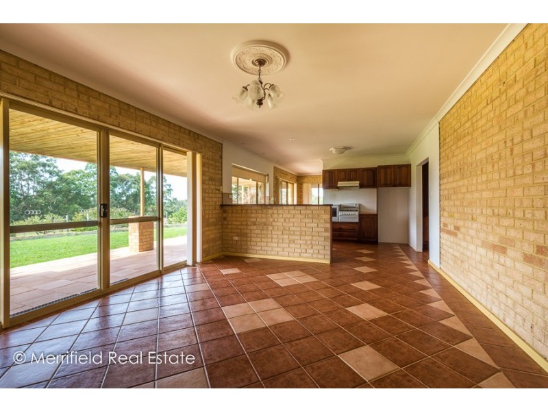 35 Awhina Court, Millbrook WA 6330