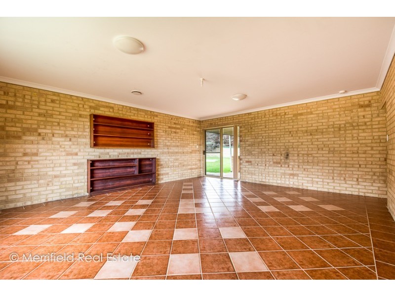 35 Awhina Court, Millbrook WA 6330