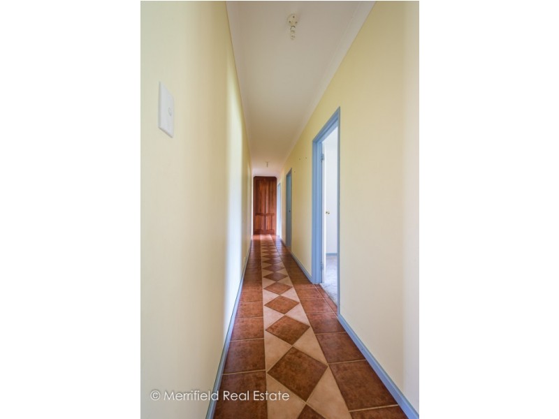 35 Awhina Court, Millbrook WA 6330