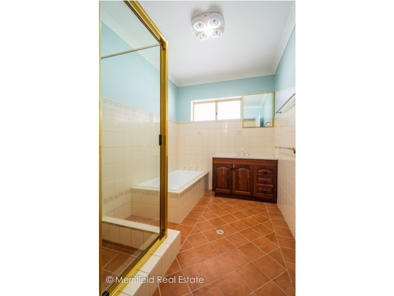 35 Awhina Court, Millbrook WA 6330