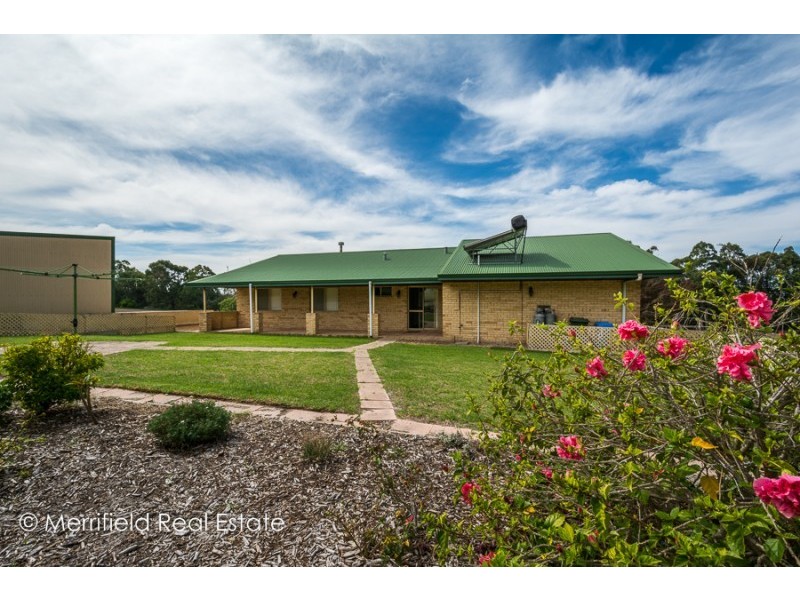 35 Awhina Court, Millbrook WA 6330