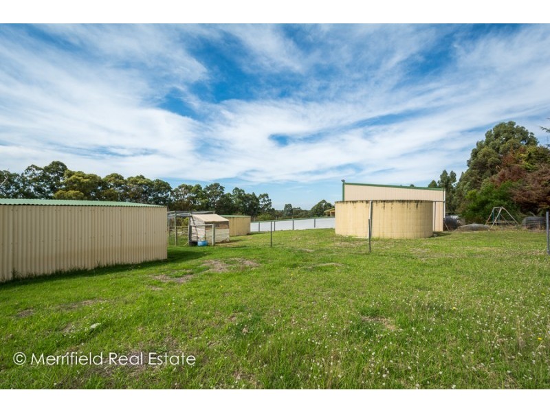 35 Awhina Court, Millbrook WA 6330