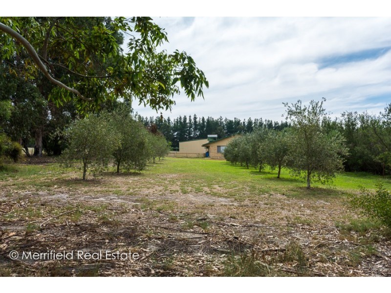 35 Awhina Court, Millbrook WA 6330