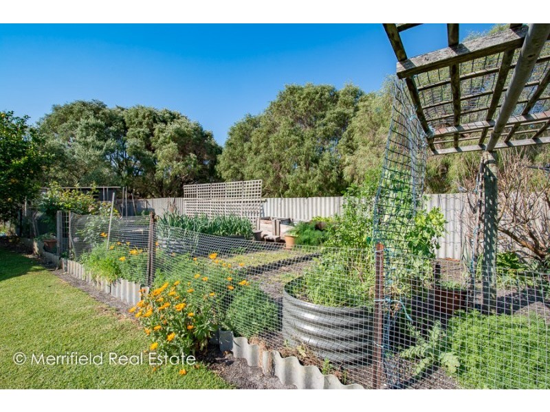 14 Grove Street West, Little Grove WA 6330