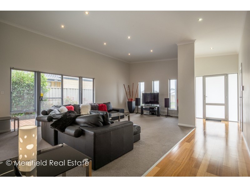 8 Trio Crescent, Mckail WA 6330