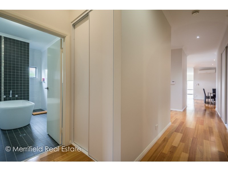 8 Trio Crescent, Mckail WA 6330