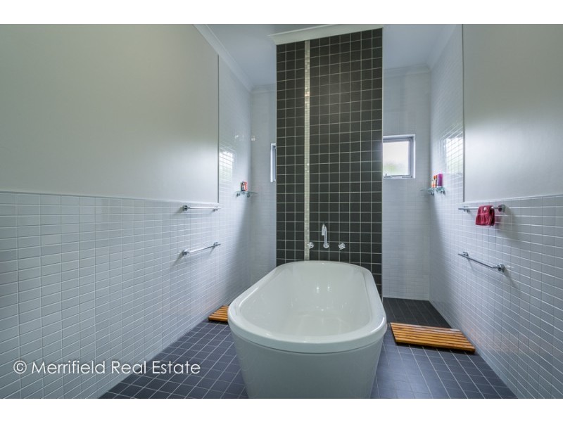 8 Trio Crescent, Mckail WA 6330