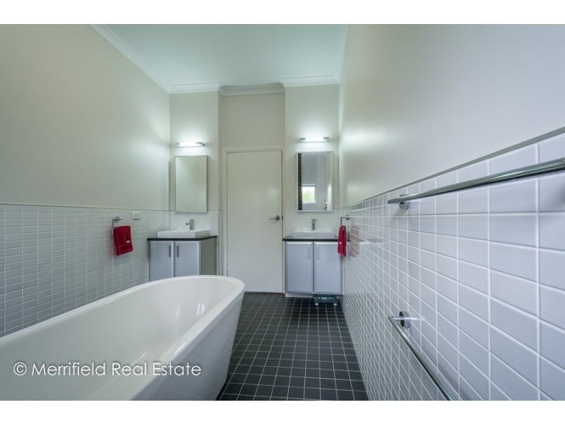8 Trio Crescent, Mckail WA 6330