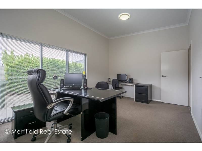8 Trio Crescent, Mckail WA 6330