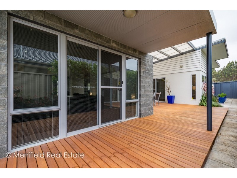 8 Trio Crescent, Mckail WA 6330