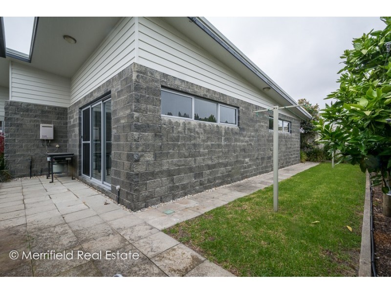 8 Trio Crescent, Mckail WA 6330