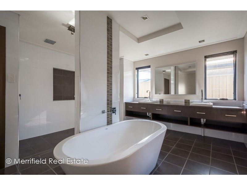 11 Cleave Close, Mckail WA 6330