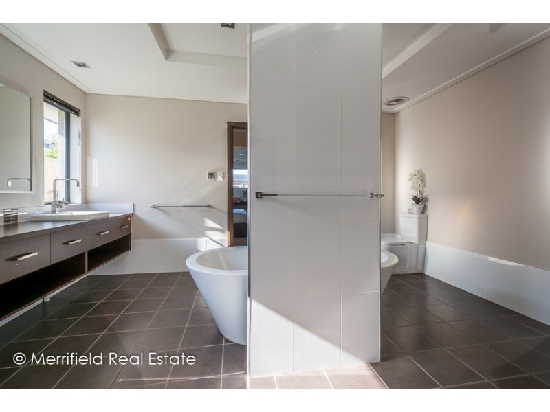 11 Cleave Close, Mckail WA 6330