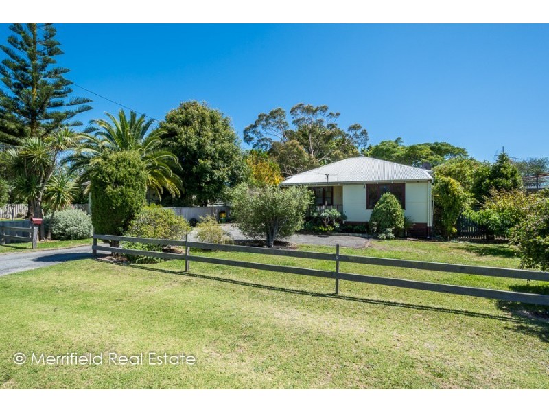 4 Leschenault Street, Lockyer WA 6330