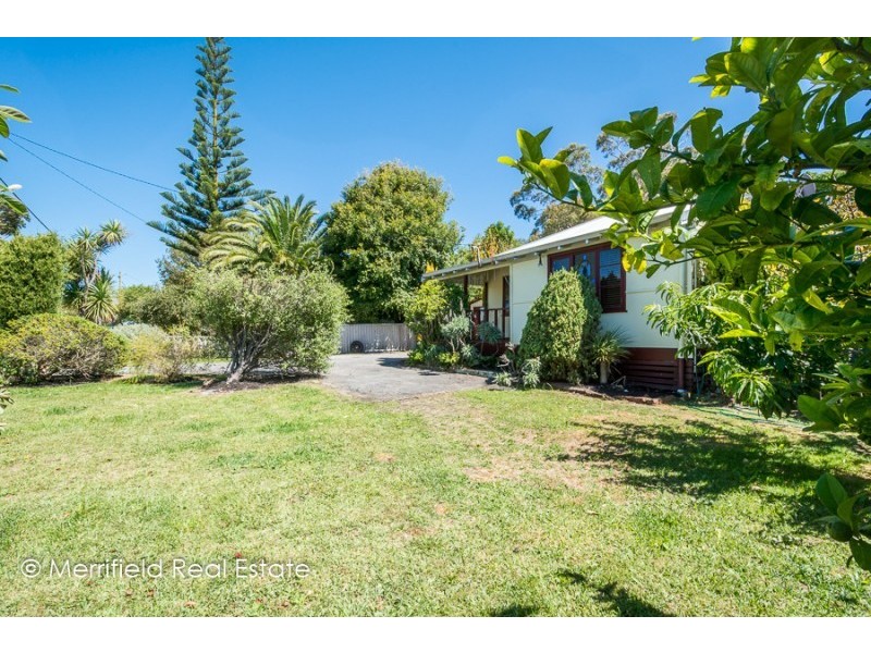 4 Leschenault Street, Lockyer WA 6330