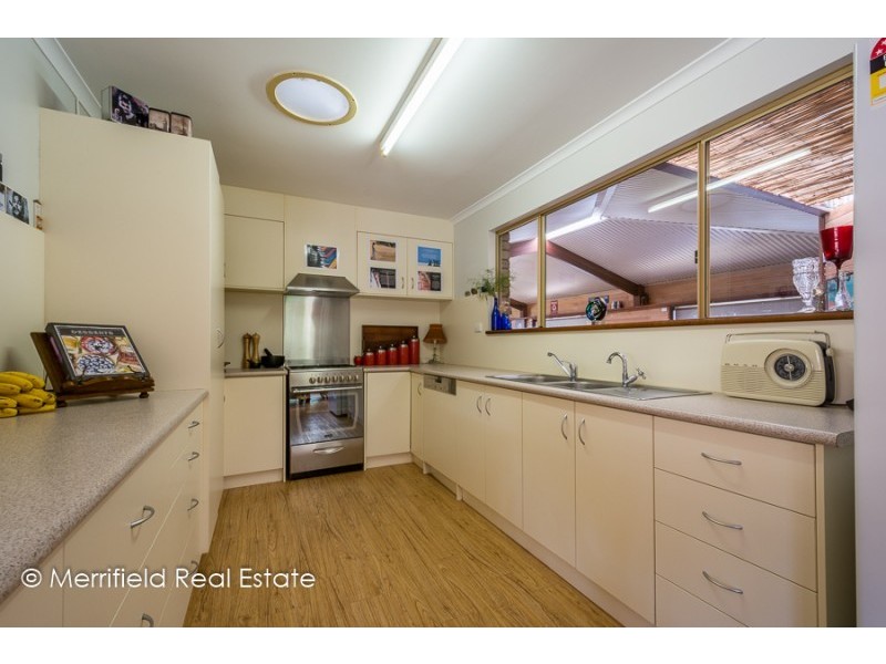 12 Goss Street, Little Grove WA 6330