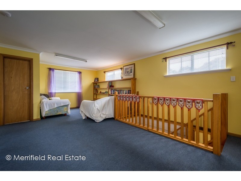 12 Goss Street, Little Grove WA 6330