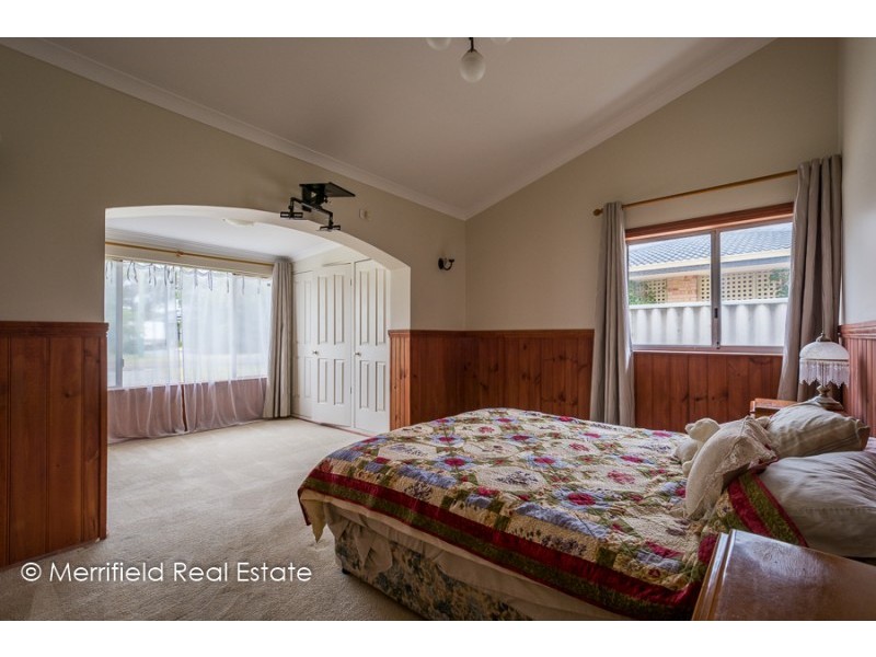 9 Maitland Avenue, Little Grove WA 6330