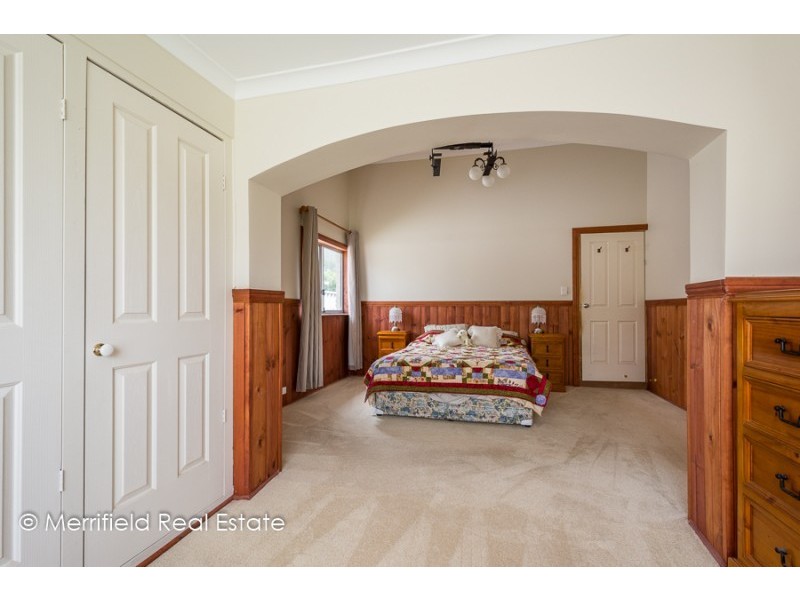 9 Maitland Avenue, Little Grove WA 6330