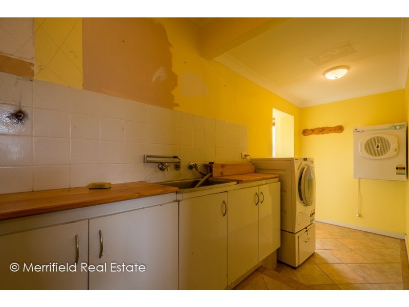 9 Maitland Avenue, Little Grove WA 6330