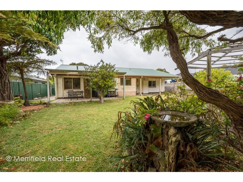 9 Maitland Avenue, Little Grove WA 6330