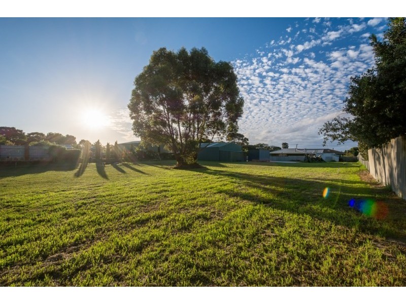 43 Gordon Street, Little Grove WA 6330