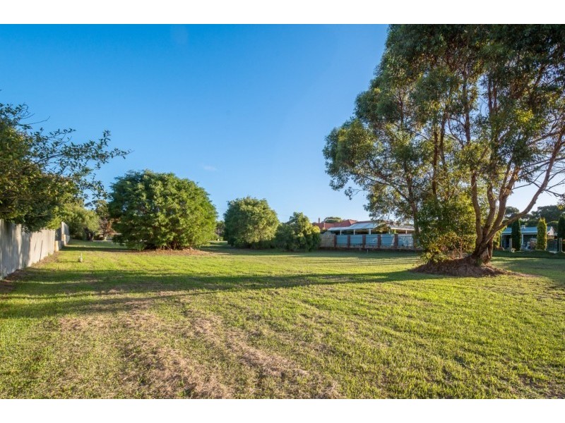 43 Gordon Street, Little Grove WA 6330