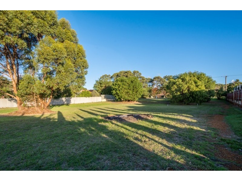 43 Gordon Street, Little Grove WA 6330