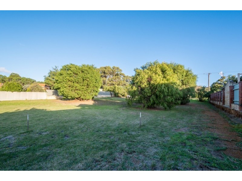 43 Gordon Street, Little Grove WA 6330