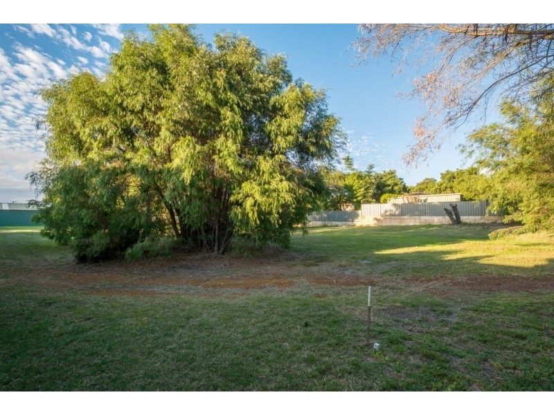 43 Gordon Street, Little Grove WA 6330