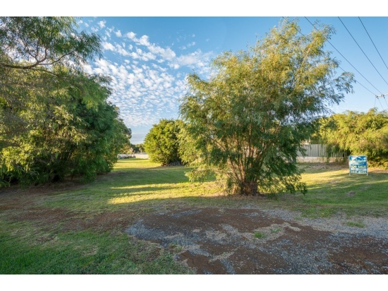 43 Gordon Street, Little Grove WA 6330