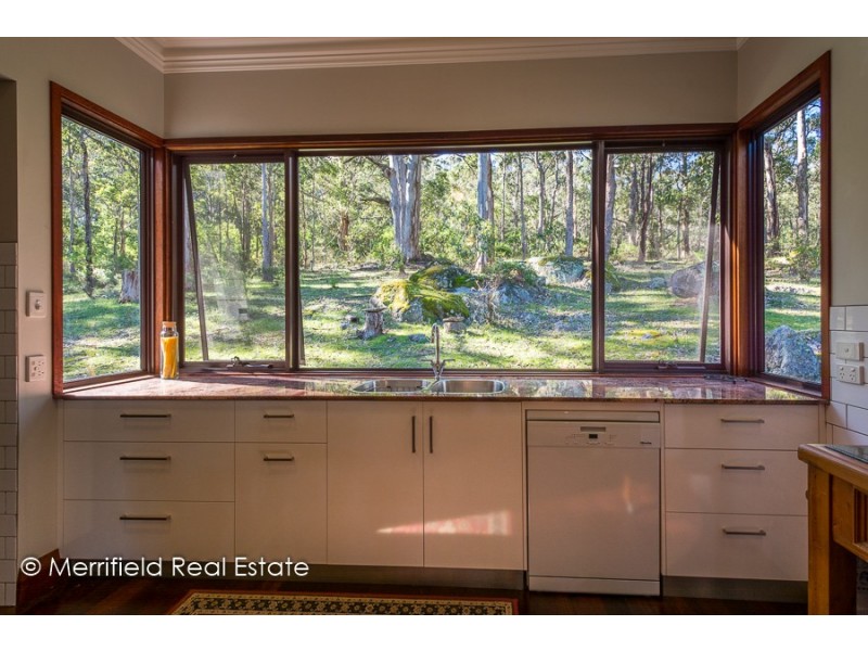 81 Mira Flores Avenue, Porongurup WA 6324