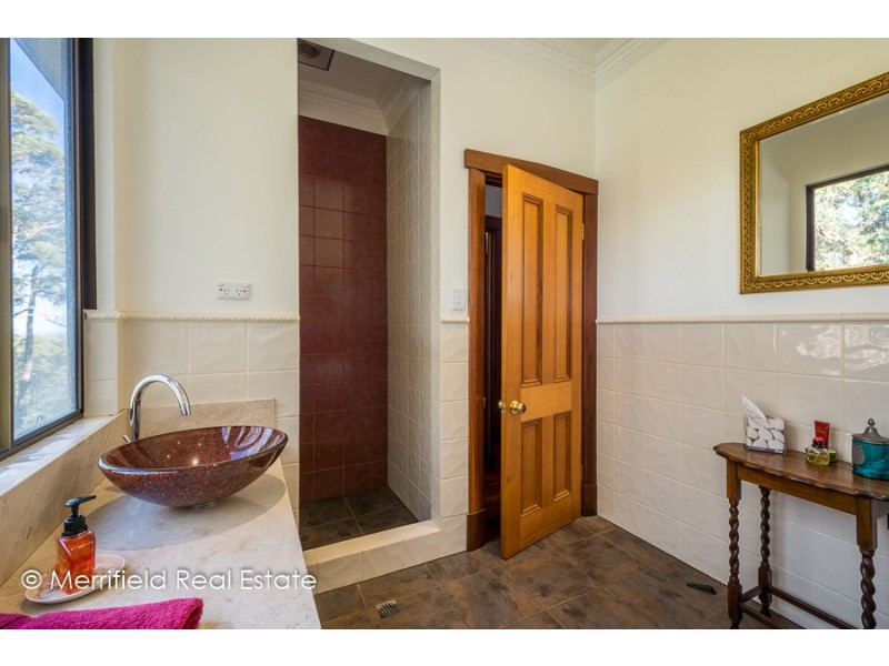 81 Mira Flores Avenue, Porongurup WA 6324