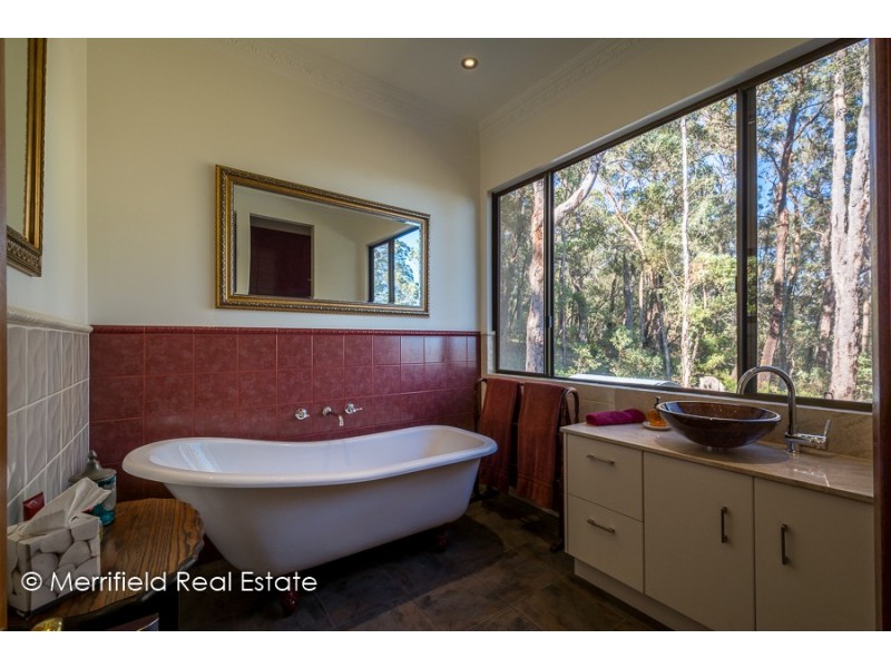 81 Mira Flores Avenue, Porongurup WA 6324