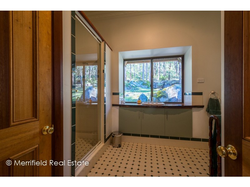 81 Mira Flores Avenue, Porongurup WA 6324