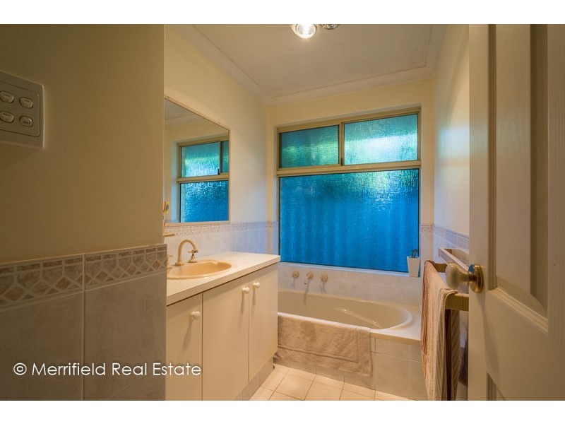 22 Ardross Crescent, Collingwood Park WA 6330