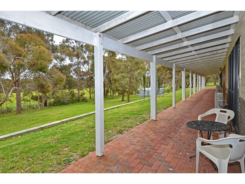 724 Hazzard Road, Millbrook WA 6330