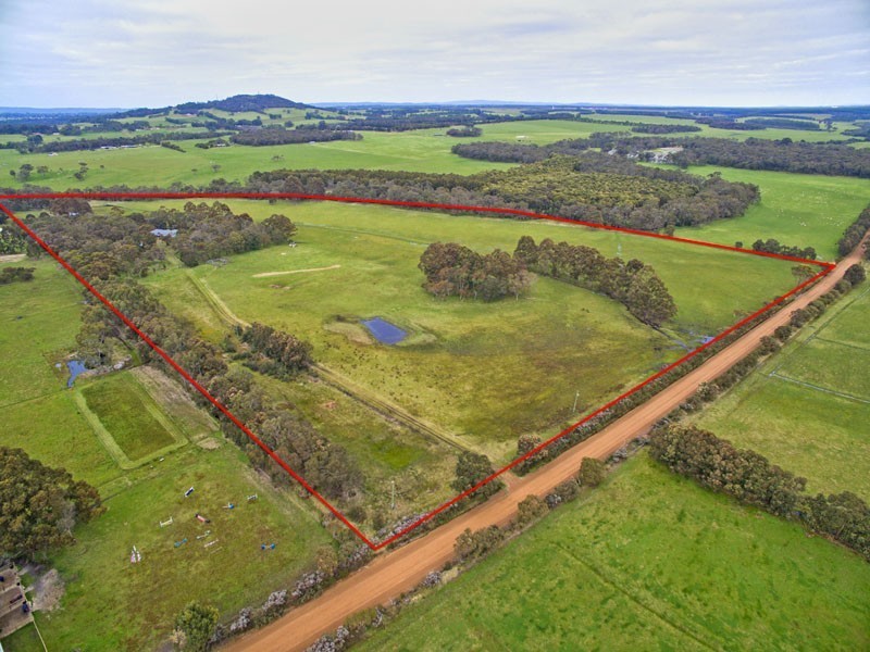 724 Hazzard Road, Millbrook WA 6330