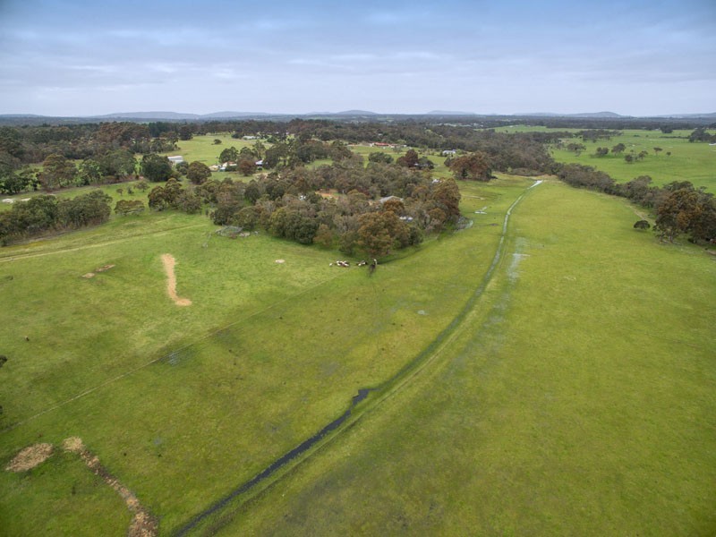 724 Hazzard Road, Millbrook WA 6330